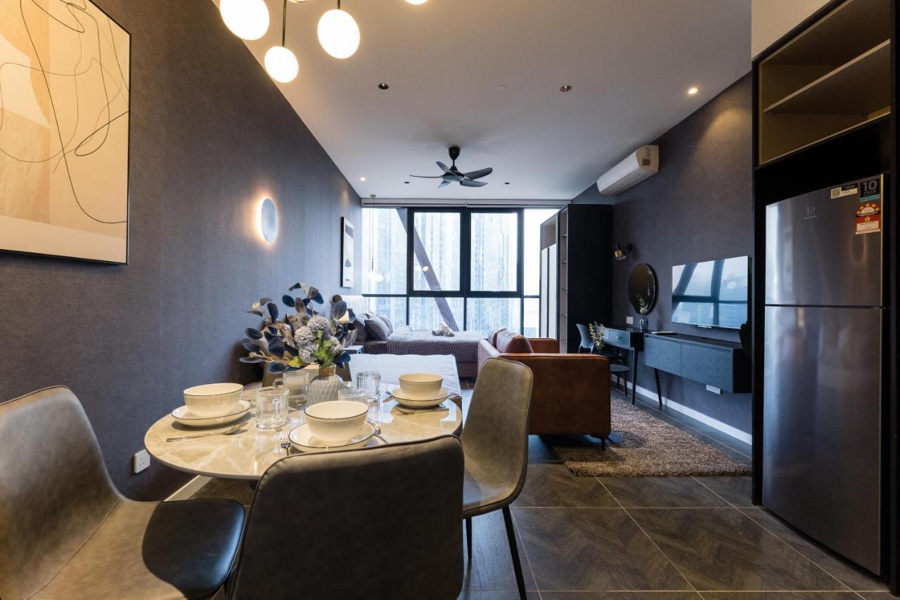 Scarletz Klcc Studio Suites 4 Pax Luxury Modern Style Wifi 100Mbps Kuala Lumpur Exterior photo